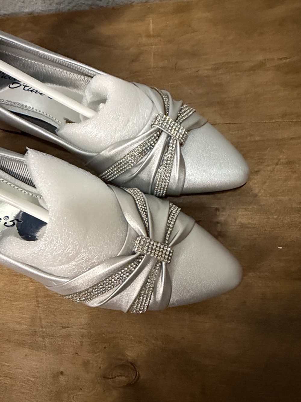 Easy Street Alive 5  Silver Satin Low Heel Pumps with Crystal Accent size 6 - Picture 6 of 8